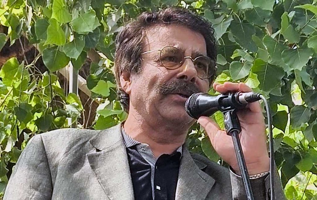 سخنان احساسی علیرضا افتخاری در بدرقه ایرج؛ صدایش را پخش کنید